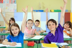 Elementary-school-students-raising-hands-in-classroom_-300x200_fa_rszd
